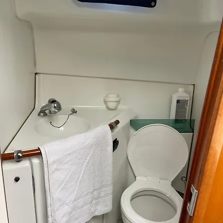 船上ホテル Ma Choune Bateau A Quai Village Naturiste *
